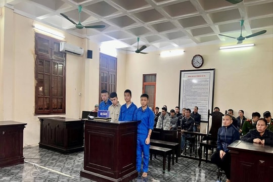 Xét xử nhóm thanh niên dưới 18 tuổi gây 4 vụ cướp tài sản trong 10 ngày