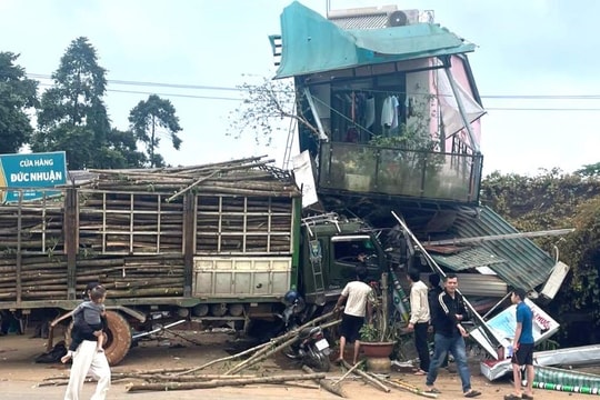 Tai nạn giao thông liên hoàn ở Quảng Trị làm 4 người thương vong