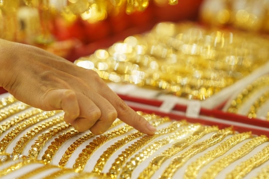 Mua bán vàng không thanh toán qua tài khoản bị phạt tới 20 triệu đồng