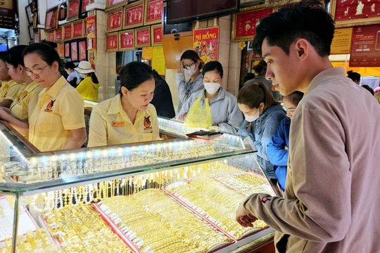 Giá vàng hôm nay 3/2, đảo chiều tăng mạnh