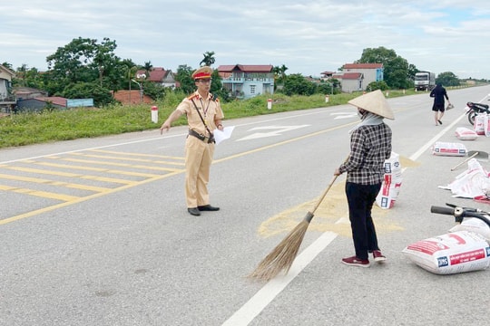 Phơi thóc lúa trên đường có bị xử phạt không?