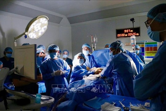 Bác sĩ Việt Nam tiếp tục lập kỷ lục mới