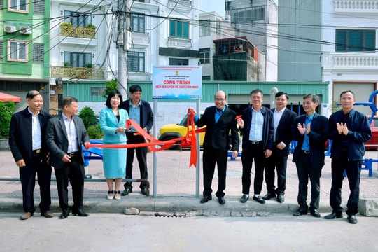 Liên đoàn Lao động thành phố trang bị dụng cụ tập luyện thể dục thể thao cho cơ sở
