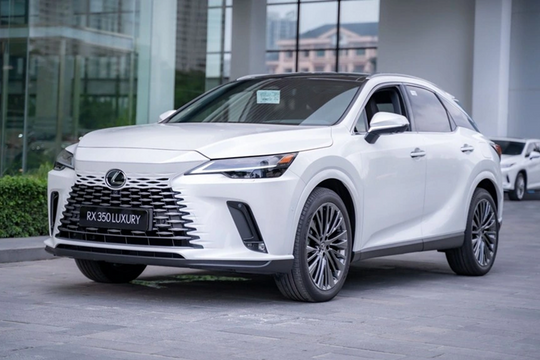Triệu hồi gần 2.800 xe Lexus tại Việt Nam
