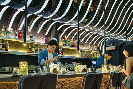 Kỳ nghỉ lễ không dịch chuyển của giới trẻ