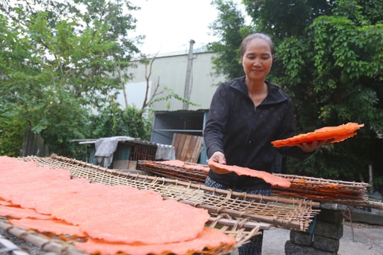 Đỏ lửa từ nửa đêm, bánh đa gấc Kẻ Sặt vào vụ Tết