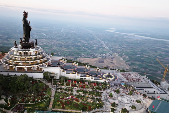 Cảnh báo an toàn với du khách leo núi Bà Đen