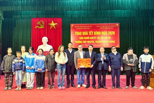 Trao 90 suất quà Tết tặng người khuyết tật, trẻ mồ côi tại 3 phường của Hải Phòng