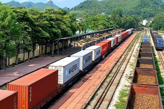 Sản lượng hàng hóa qua tàu liên vận Trung Quốc - Việt Nam đạt 37.000 TEU