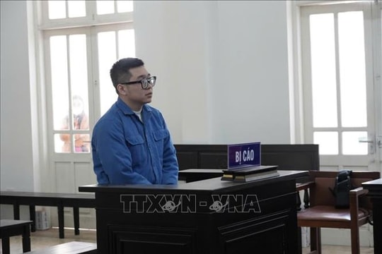 Lĩnh án tù vì gây rối trật tự tại sảnh thang máy chung cư