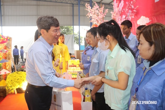 Công đoàn đồng hành để người lao động đón Tết Bính Ngọ 2026 ấm áp