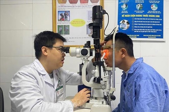 Cấp cứu kịp thời ca đinh sắt bắn vào mắt