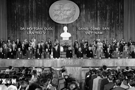 Đại hội lần thứ V của Đảng: Xây dựng Chủ nghĩa xã hội và bảo vệ Tổ quốc xã hội chủ nghĩa
