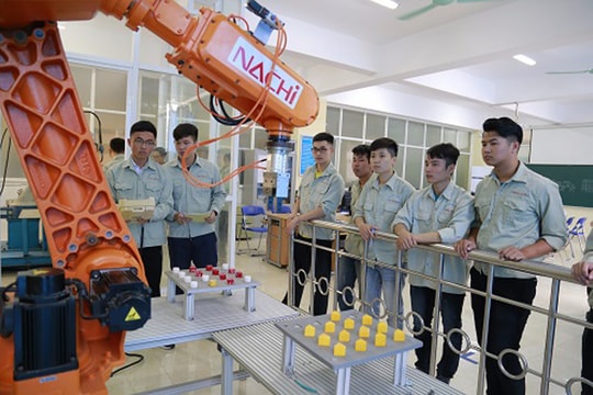 Lương khởi điểm của sinh viên Đại học Công nghiệp cao nhất 15,3 triệu đồng một tháng