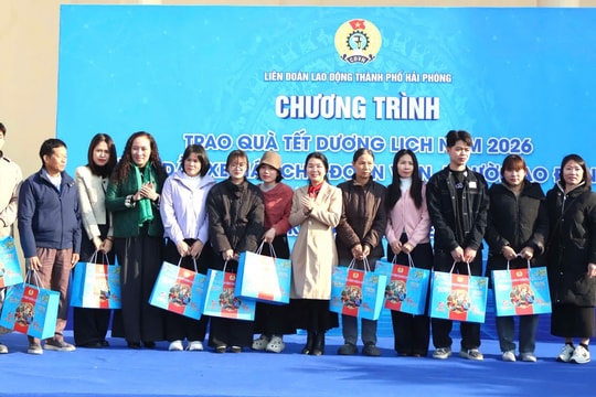 Trao quà Tết cho người lao động hoàn cảnh khó khăn