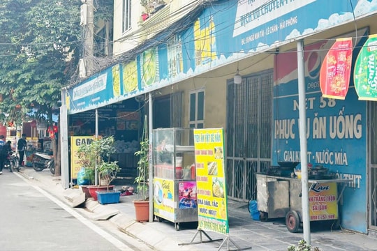 Biến vỉa hè thành ki ốt trên phố Ngô Kim Tài