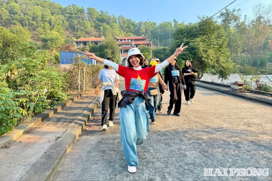 Hơn 1.000 người đi bộ chinh phục núi Sơn Đào chào Xuân 2026