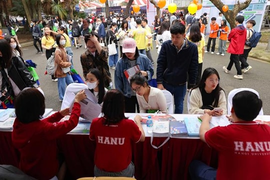 Nhiều trường đại học điều chỉnh mạnh phương án xét tuyển và tổ hợp môn