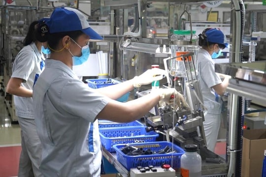 Người lao động 'ngóng' thưởng Tết