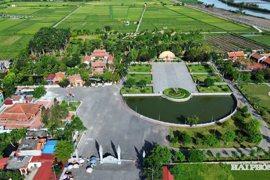 Thi sáng tác mẫu phác thảo phù điêu Đền thờ Trạng Trình