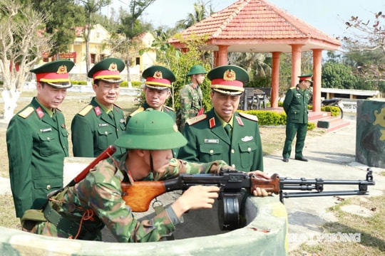 Đoàn công tác Quân khu 3 kiểm tra, chúc Tết quân và dân Bạch Long Vĩ
