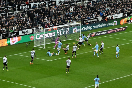 Thắng cách biệt Newcastle, Man City dành lợi thế trước trận lượt về