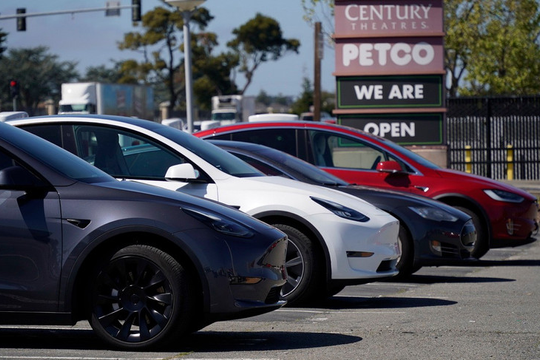 Tesla ngừng bán gói phần mềm tự lái trọn đời