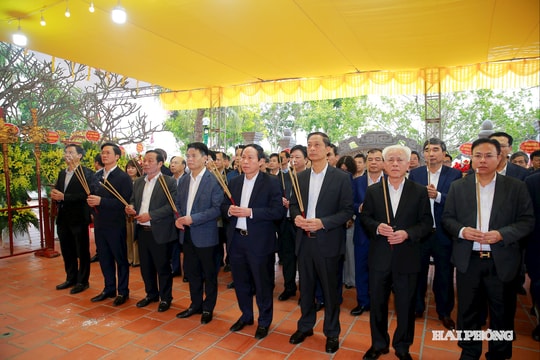 Lãnh đạo thành phố Hải Phòng dâng hương Trạng Trình Nguyễn Bỉnh Khiêm