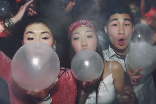 Sức hút nguy hiểm của 'bóng cười' với giới trẻ