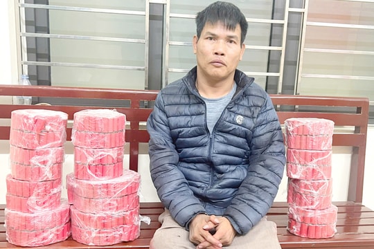 Mang pháo tự chế đi 'tiếp thị', đối tượng bị Công an Lưu Kiếm bắt quả tang