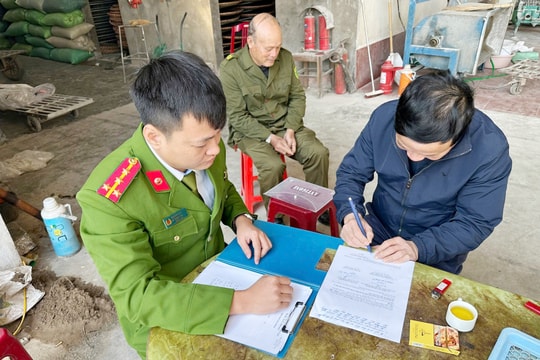Cơ sở rượu gạo 'chui' ở Vĩnh Am bị phạt 21 triệu đồng