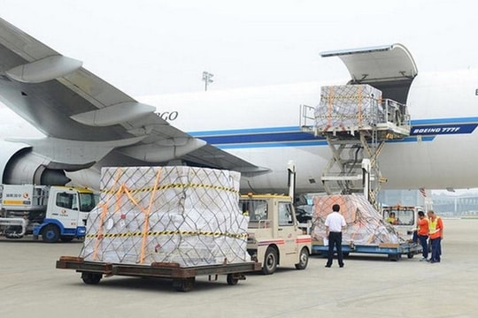 Mỹ và EU cảnh báo rủi ro an toàn đối với các chuyến bay dân dụng