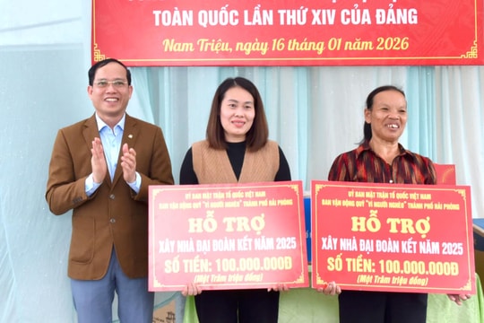 Phường Nam Triệu trao 2 nhà 'Đại đoàn kết' cho hộ cận nghèo