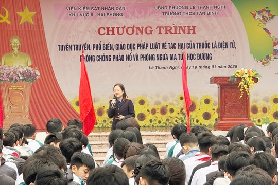 Viện Kiểm sát nhân dân khu vực 8 tuyên truyền pháp luật cho 2.500 học sinh