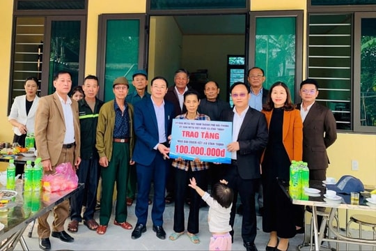 Xã Vĩnh Thịnh hỗ trợ 2 gia đình xây nhà 'Đại đoàn kết'