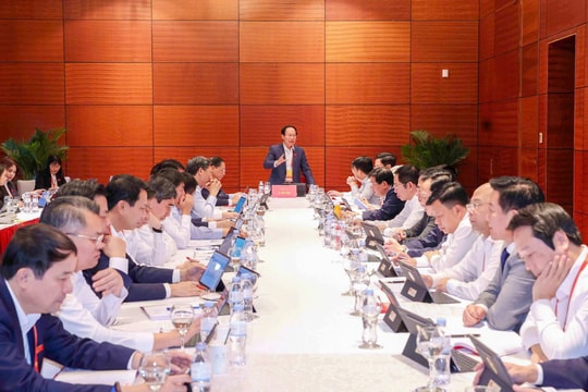Đoàn Đại biểu Đảng bộ thành phố Hải Phòng tham gia thảo luận các văn kiện tại Đại hội XIV của Đảng