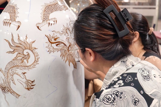 Vẽ vàng lên sứ