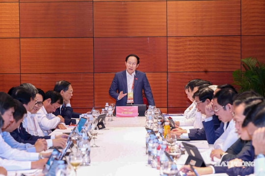 Hai Phong Party Committee delegation actively contributes opinions to documents submitted to 14th National Party Congress
