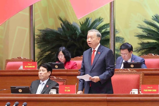 Đại hội đã thông qua danh sách Ban Chấp hành Trung ương Đảng khóa XIV