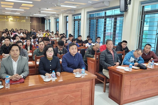 Hơn 100 quần chúng phường Ngô Quyền, Gia Viên được bồi dưỡng nhận thức về Đảng