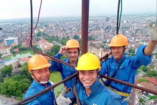 Hơn 3 tỷ đồng được thu về trong phiên đấu giá mã số viễn thông đầu tiên