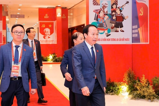 Hình ảnh Đoàn đại biểu Đảng bộ thành phố Hải Phòng làm việc tại hội trường