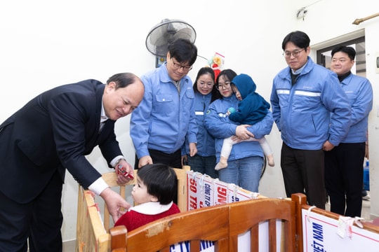 POSCO Việt Nam tặng quà Tết trẻ mồ côi tại Trung tâm Hoạt động nhân đạo Hải Phòng