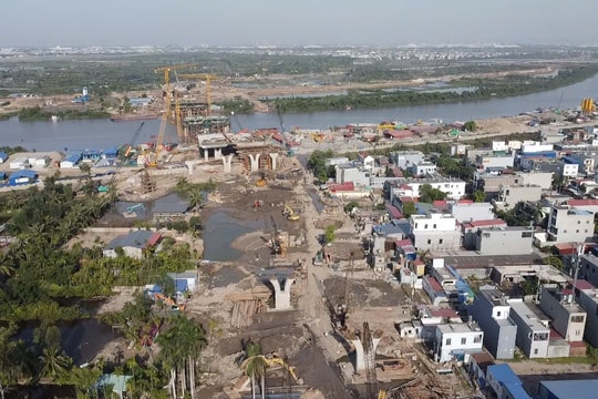 Khí thế thi đua khẩn trương trên công trường chào mừng Đại hội XIV của Đảng