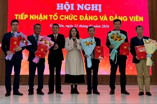 Đảng bộ phường Gia Viên tiếp nhận 7 tổ chức đảng từ các Đảng bộ ngân hàng