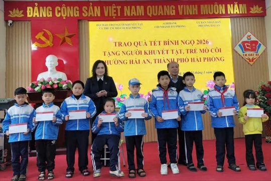 Agribank chi nhánh Hải Phòng trao 90 suất quà Tết tặng người khuyết tật, trẻ mồ côi ở 3 phường