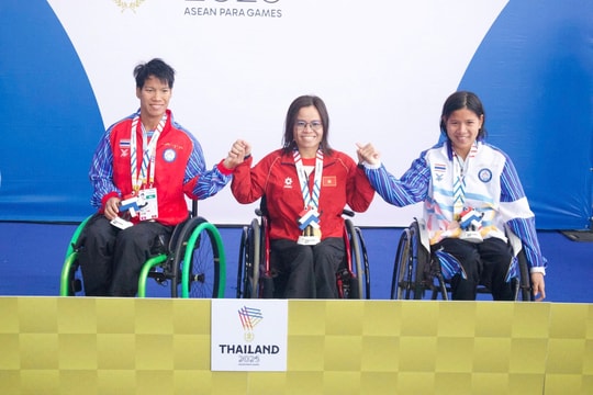 'Kình ngư' Việt Nam phá hai kỷ lục liên tiếp tại ASEAN Para Games 13