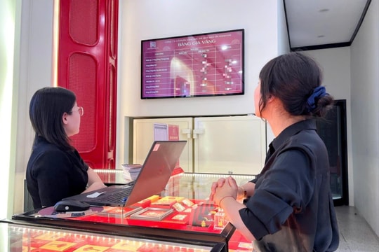 Giá vàng bốc hơi 5 triệu đồng một lượng sau 2 giờ mở cửa