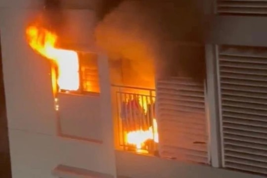 Điều tra nguyên nhân vụ cháy căn hộ chung cư khiến ba mẹ con bị thương nặng