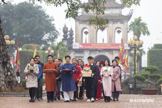 Khai hội hoa thủy tiên tại Văn miếu Mao Điền